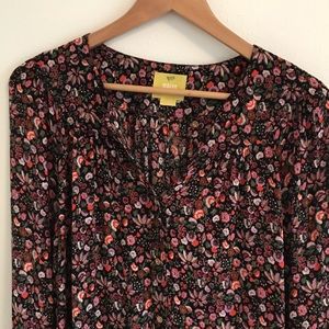 Maeve Anthro pink/red floral blouse - holiday top